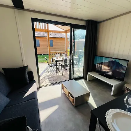 Magnifique Climatise Avec Jardin Adapte Pmr Domek alpejski Giffaumont-Champaubert